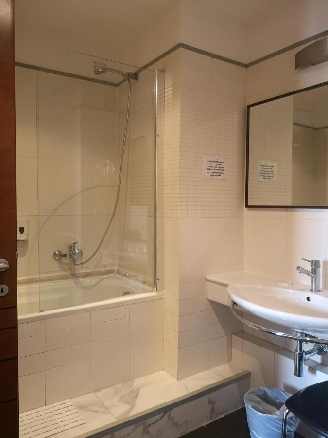 Hotel Travellers Rome